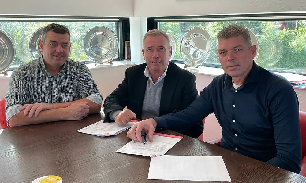 ijsselmeervogels_hoolwerf_heiwerken_naast_bronssponsor_nu_ook_ledsponsor_van_ijsselmeervogels_01