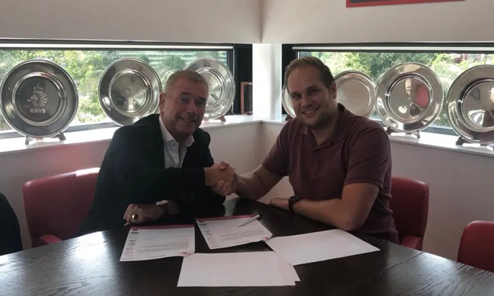 ijsselmeervogels_mkb_lease_verbindt_zich_langer_aan_ijsselmeervogels_en_verlengt_het_led_sponsorschap_01