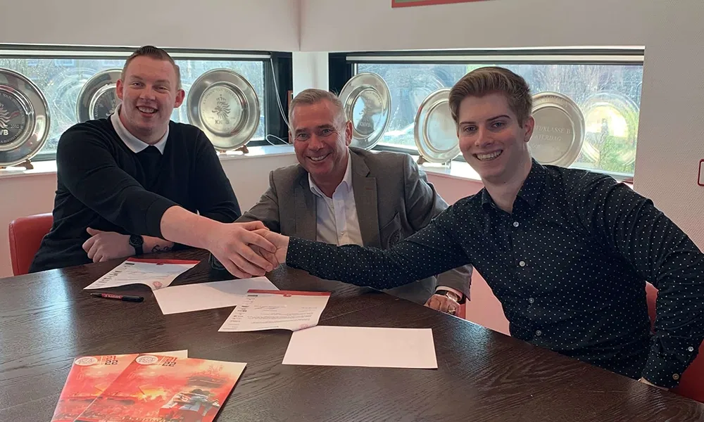 ijsselmeervogels_nieuwe_sponsor_t_fuifje_likeur_entertainment_01